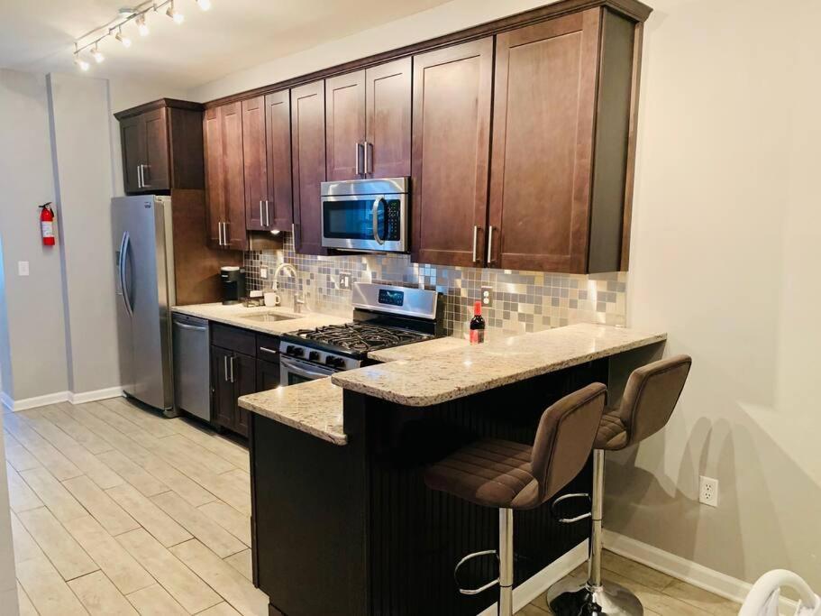 Upscale 2Bd/1.5Ba Townhome Mins To Jhh & Downtown Βαλτιμόρη Εξωτερικό φωτογραφία